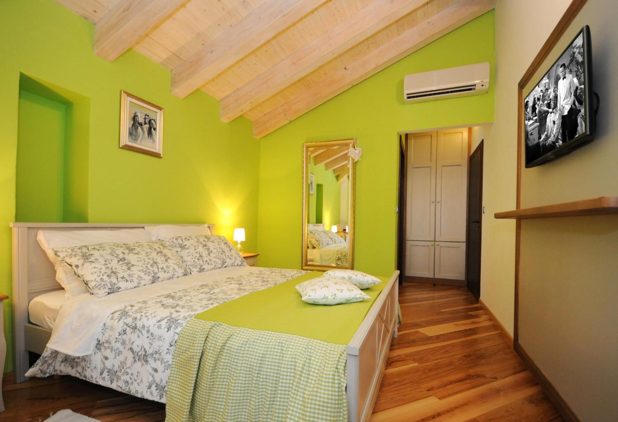 Bed & Breakfast Korta Gira Buici  部屋 写真